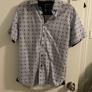 Silver stone collection Modern for men’s small collared shirt sleeve casual.